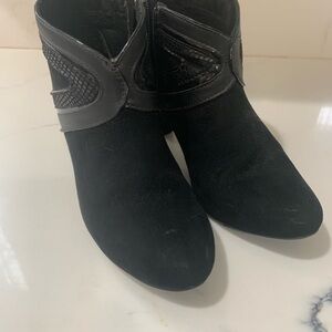 Karen Scott Black Textured Ankle Booties
